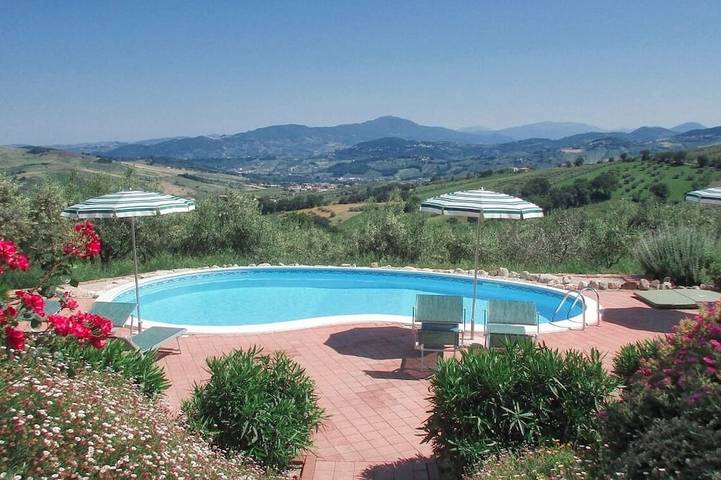 Villa pour 2 personnes, avec terrasse ainsi que jardin et piscine - 1