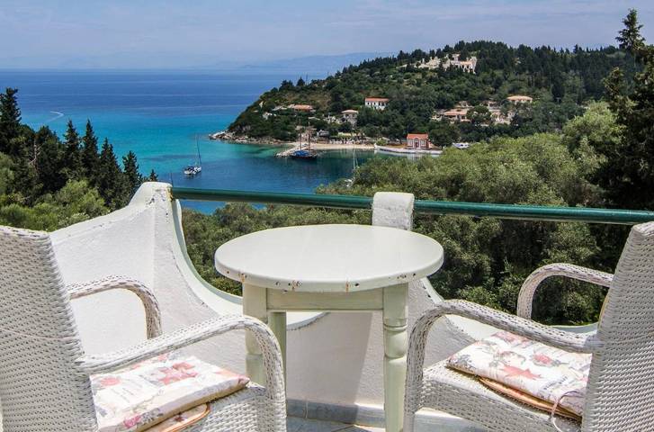 Appartement de vacances pour 2 personnes, avec terrasse et jardin ainsi que vue et piscine