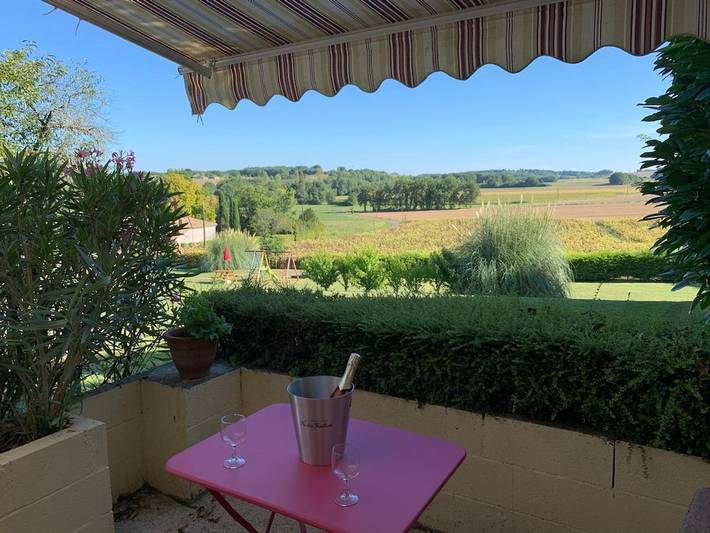 Location de vacances pour 2 personnes, avec jardin et sauna ainsi que vue et piscine à Chatenet - 3