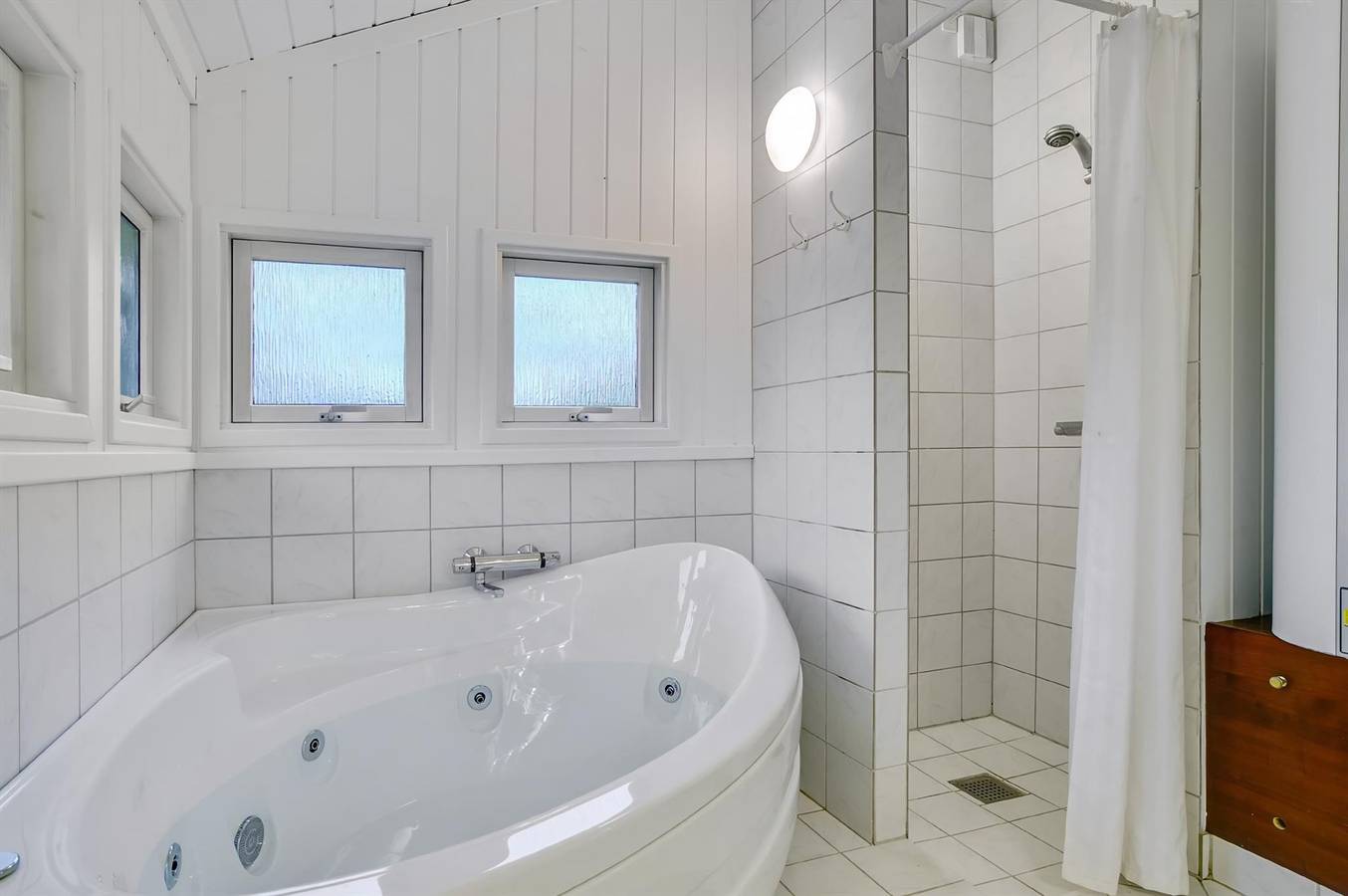 Pet friendly home in Hornbæk with sauna in Dronningmølle, Kattegat Küste