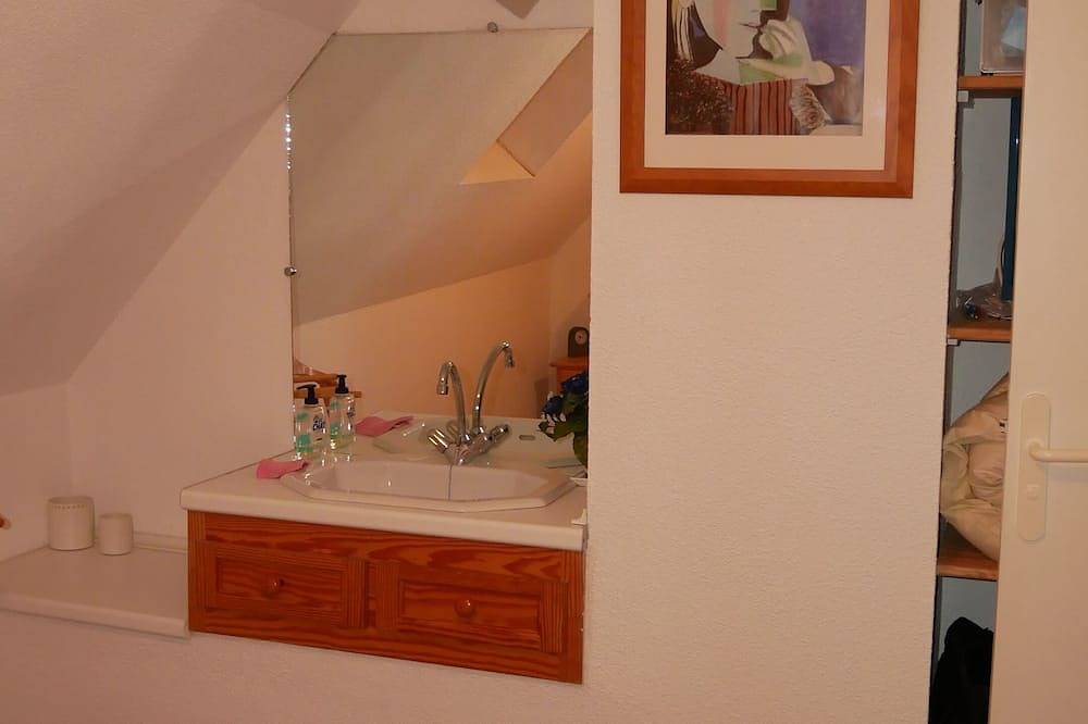 Entire apartment, 5-bed apartment with superb view of Lake Artouste in Station d'Artouste, Laruns