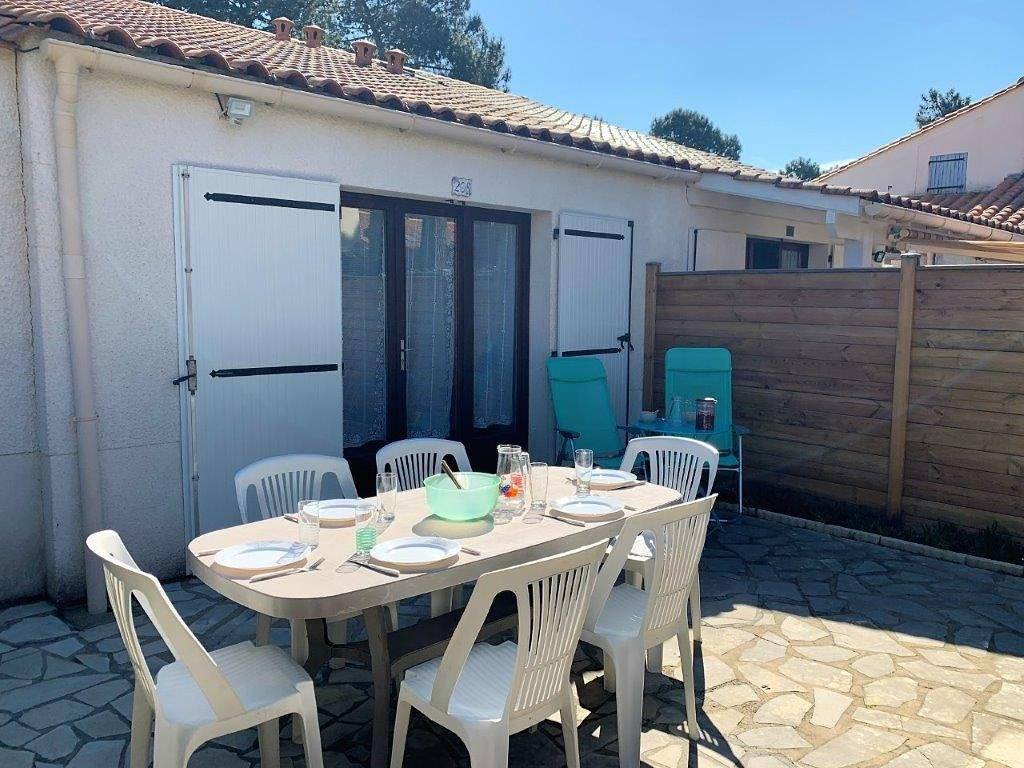 Appartement de vacances entier, La Palmyre - Petite Villa Mitoyenne - Piscine Collective - proche centre in La Palmyre, Les Mathes