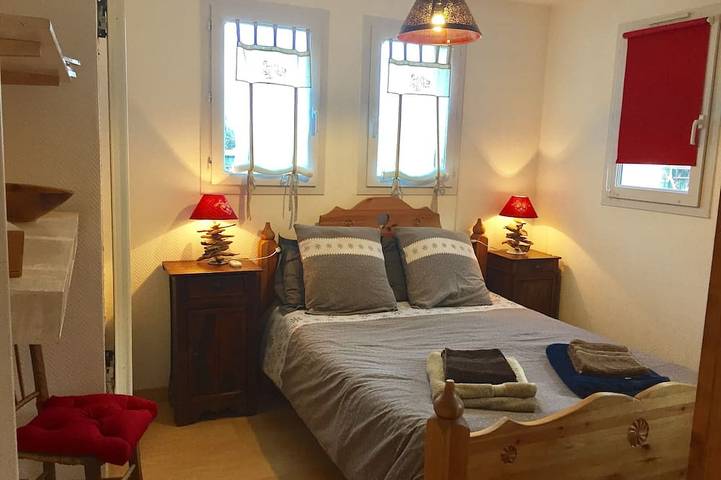 Gîte pour 4 personnes, avec terrasse et jacuzzi à Lyaud