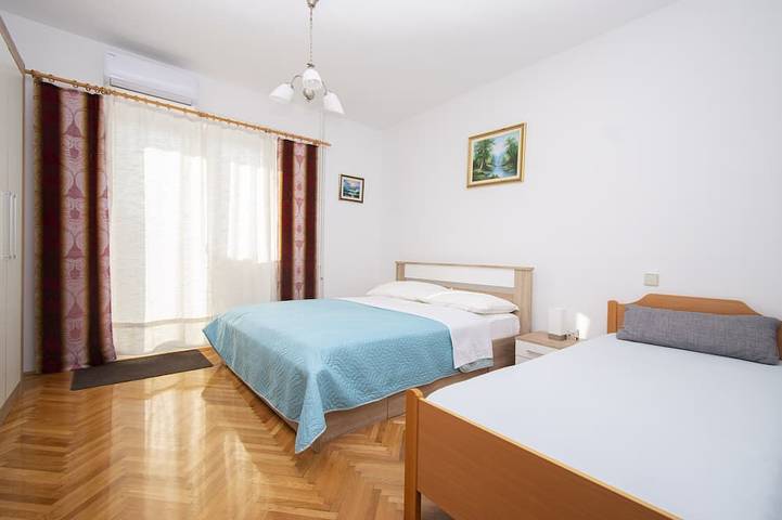Ganze Wohnung, Apartment Monika - Drei Schlafzimmer Apartment mit Terrasse in Brodarica, Šibenik-Knin