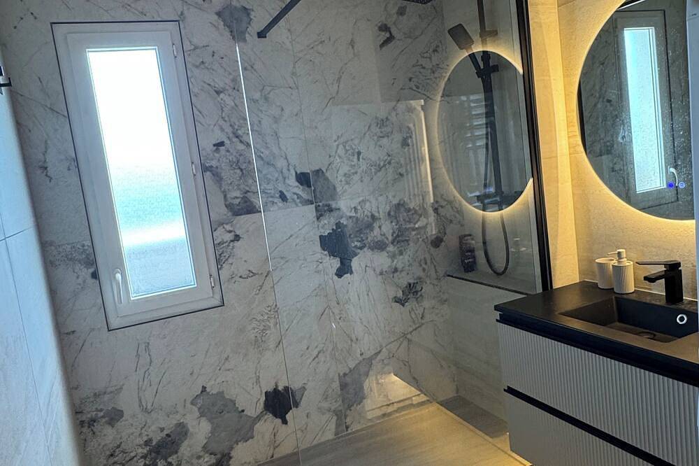 Apartamento entero, Standing apartment, large roof-top, parking, air conditioning in Juvignac, Côte d'Améthyste