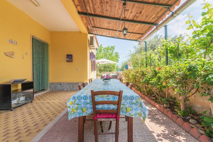 Feriehus for 6 personer, med hage på Sicilia