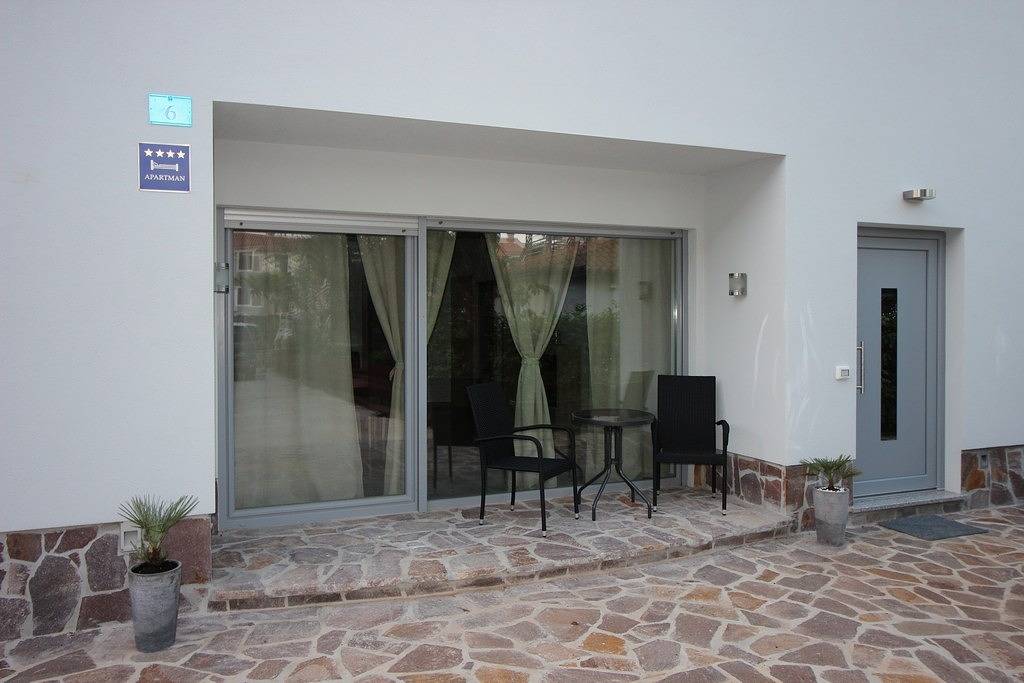 Ganze Wohnung, 2-Zimmer-Ferienwohnung mit Terrasse Umag A-25114-a in Umag, Umag und Umgebung