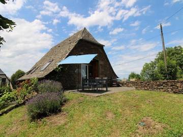 Gîte pour 4 personnes, avec jardin à Junhac