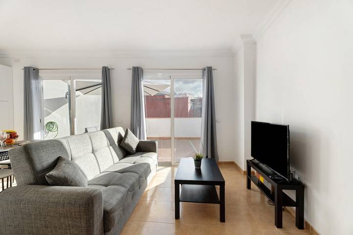 Apartamento inteiro, Apartamento de férias 'Ático San Jose' com vista para o mar, terraço privado e Wi-Fi in Barrio de San Juan, La Victoria de Acentejo