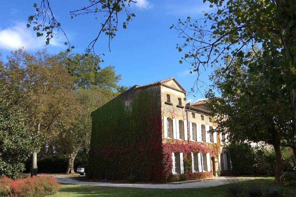 Magnifique Maison de Maitre dans un magnifique parc privé avec piscine chauffée. in Mas-Saintes-Puelles, Région de Carcassonne