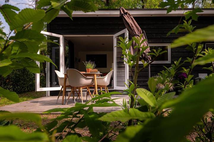 Lodge voor 2 personen, met tuin en uitzicht aan het Veluwemeer