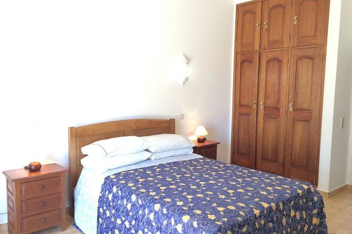 3-Bett-Villa mit Pool, 10 Min. Zum Golfplatz und Strand, 5 Min. Fahrt von der Stadt in Carvoeiro, Faro Distrikt