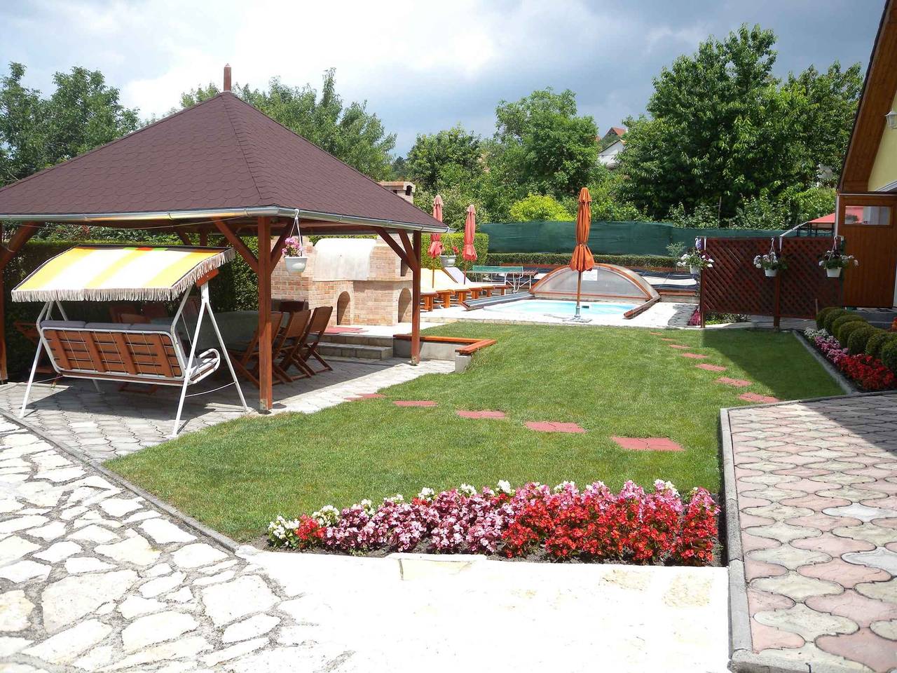 Ferienhaus mit Terrasse, Pool und Klimaanlage  in Balatonfűzfő, Plattensee nordufer
