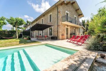 Location de vacances pour 14 personnes, avec jardin et balcon à Dardilly