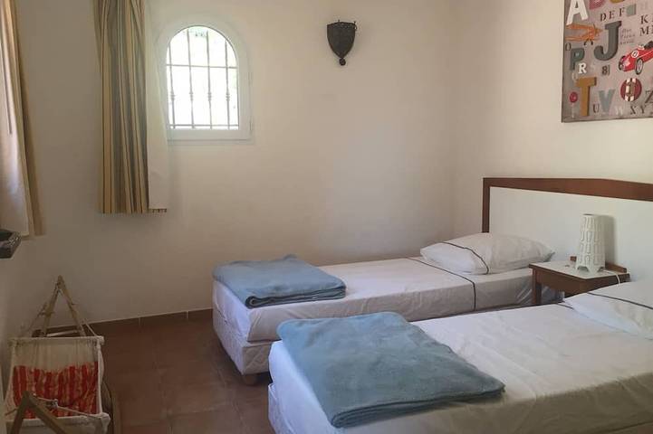 Villa pour 6 personnes, avec terrasse et piscine dans Santa Giulia - 2