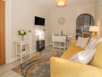 Holiday Home for 2 People in Criccieth, Gwynedd, Photo 2