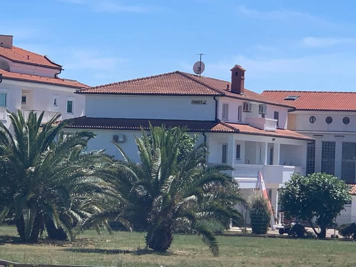 Alojamiento y desayuno para 3 personas, con terraza y vistas - 1