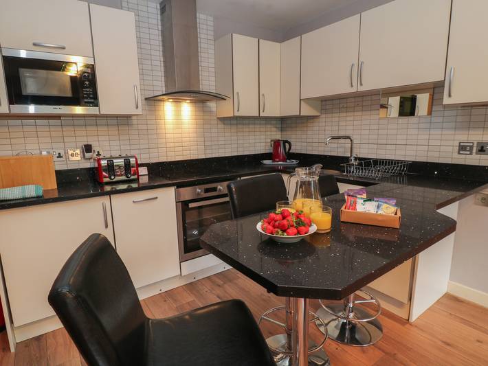 Ganze Wohnung, Ferienwohnung für 3 Personen mit Balkon in Sandbanks, Poole