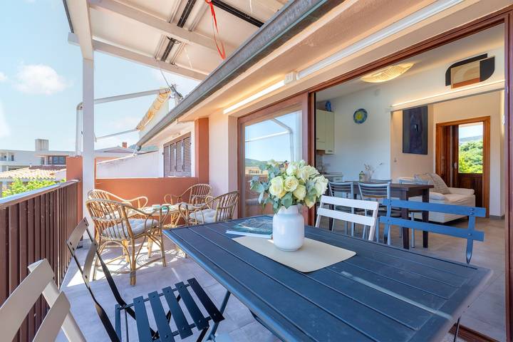 Appartamento intero, Appartamento 'Attico Villa Stefania' con Vista Mare, Wi-Fi e Aria Condizionata in Lu Bagnu, Castelsardo