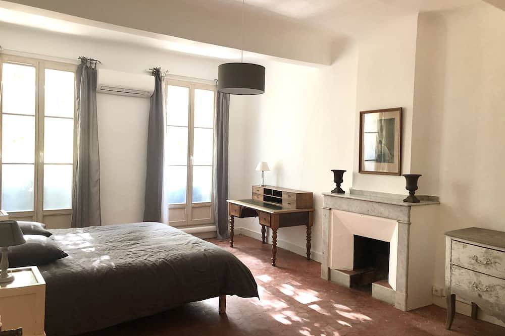 Apartamento entero, Encantador y espacioso 3 habitaciones de 83 m2 en el corazón del centro histórico de Aix in Aix-en-Provence, Region de Aix-en-Provence