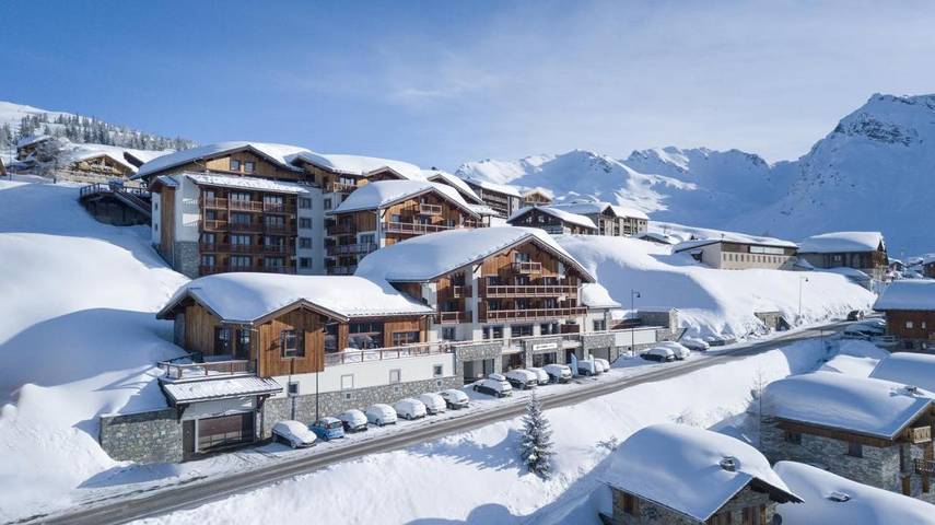 Hôtel pour 8 personnes, avec sauna et balcon ainsi que piscine et jacuzzi