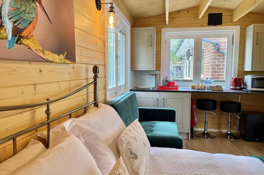 Entire apartment, Beautiful studio style lodge, located in the Kent countryside in Kent