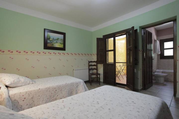 Hotel para 2 personas, con terraza además de piscina y jardín en Valle del Jerte - 2