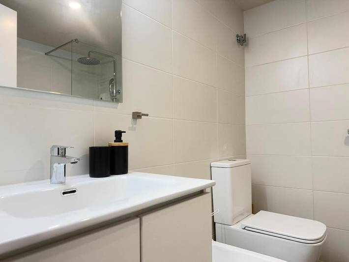 Chalet para 14 personas, con Balcón y Terraza además de Jardín y Piscina en Bajo Llobregat - 4