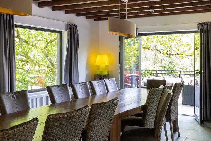 Luxe 18 persoons groepsaccommodatie met sauna en overdekt zwembad in Waulsort, België in Hastière, Regio Namur