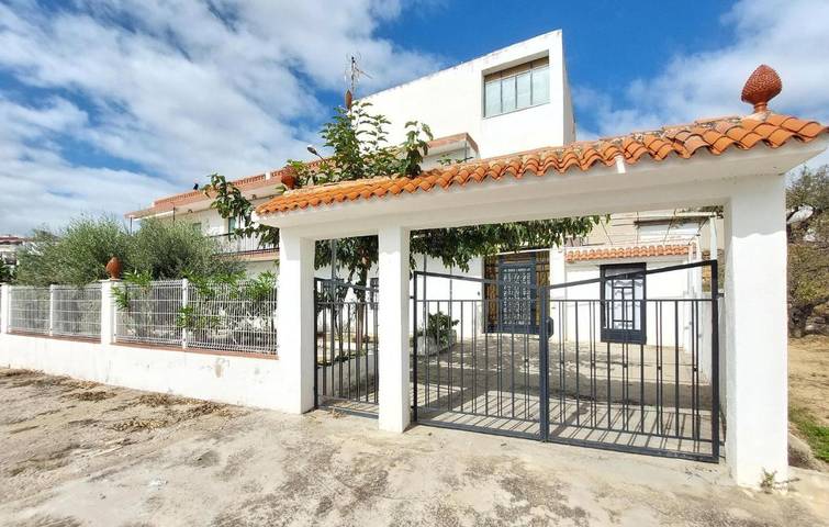 Location de vacances pour 8 personnes, avec Terrasse et Jardin à Traiguera