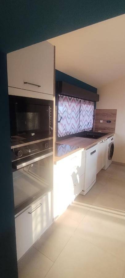 Location de vacances pour 6 personnes, avec vue ainsi que jardin et terrasse à Puygouzon - 3