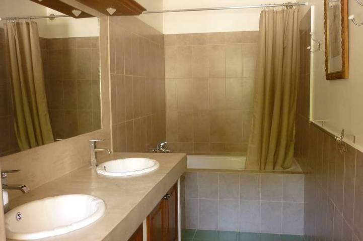 Gîte pour 6 personnes, avec jardin à Beaumont-du-Ventoux - 4