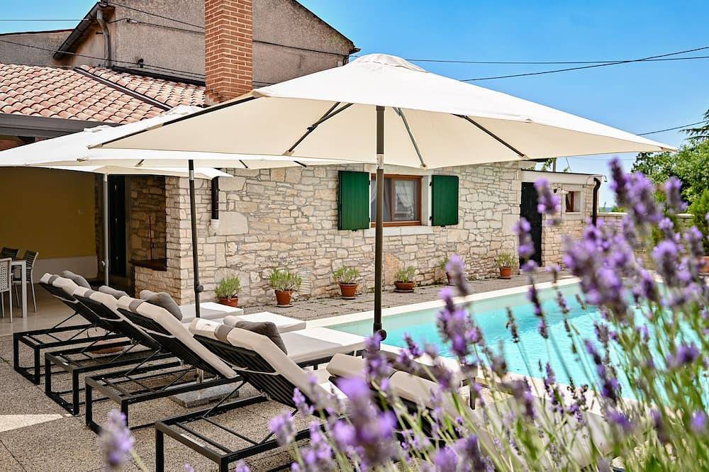 Familienferienhaus mit Schwimmbad, Sauna ˛& Spielzimmer in Istrien, pet friendly in Krnica, Marčana