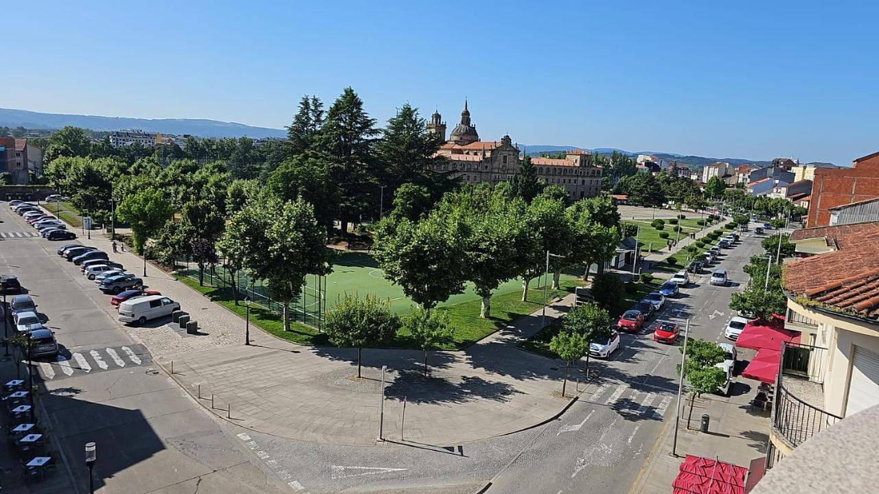 Apartamento entero, One-Bedroom Premium Apartment in Monforte de Lemos, Reserva da Biosfera Ribeira Sacra e Serras do Oribio e Courel
