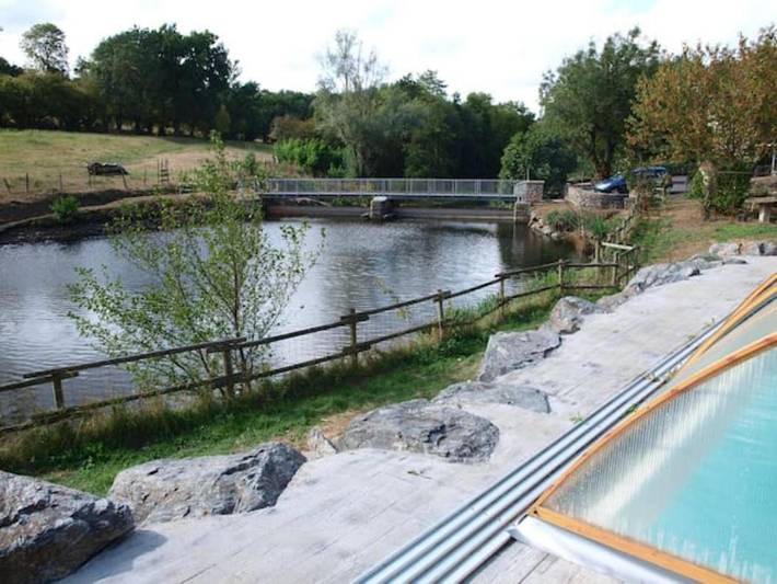 Location de vacances pour 7 personnes, avec piscine ainsi que jardin et terrasse à Saint-Pierre-Montlimart - 3