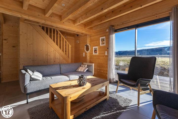 Gîte pour 6 personnes, avec jardin à Chambon-sur-Lac