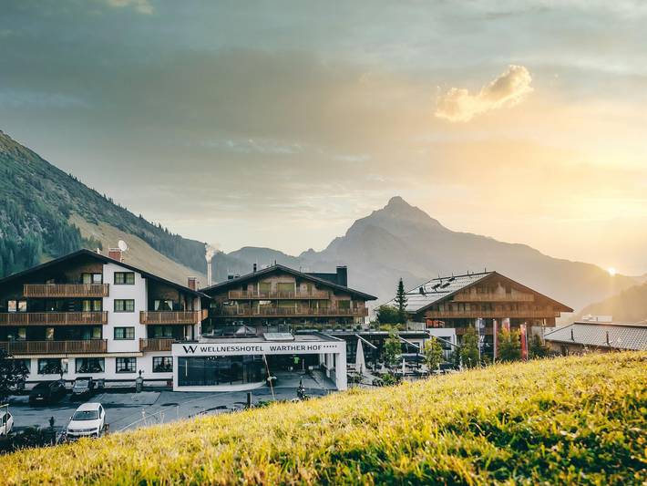 Hotel, mit Balkon und Terrasse sowie Whirlpool und Garten