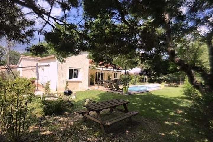 Location de vacances pour 6 personnes, avec Terrasse et Jardin à Forcalqueiret