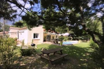 Cottage pour 6 personnes, avec jardin à Forcalqueiret