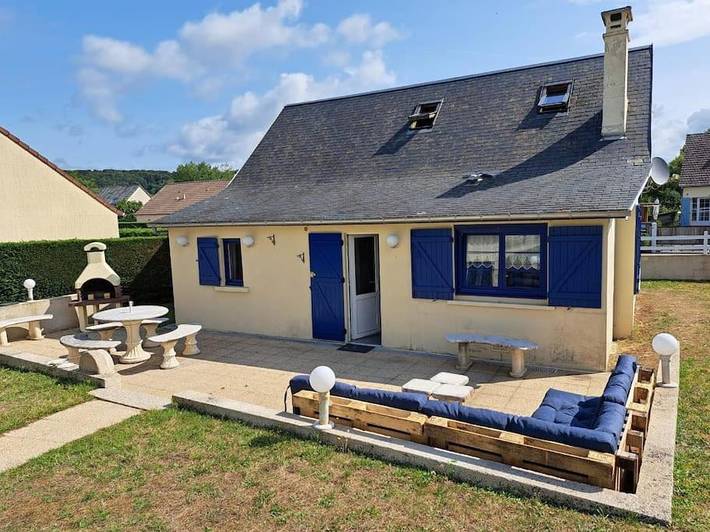 Location de vacances pour 8 personnes, avec jardin et terrasse, animaux acceptés à Saint-Jean-le-Thomas