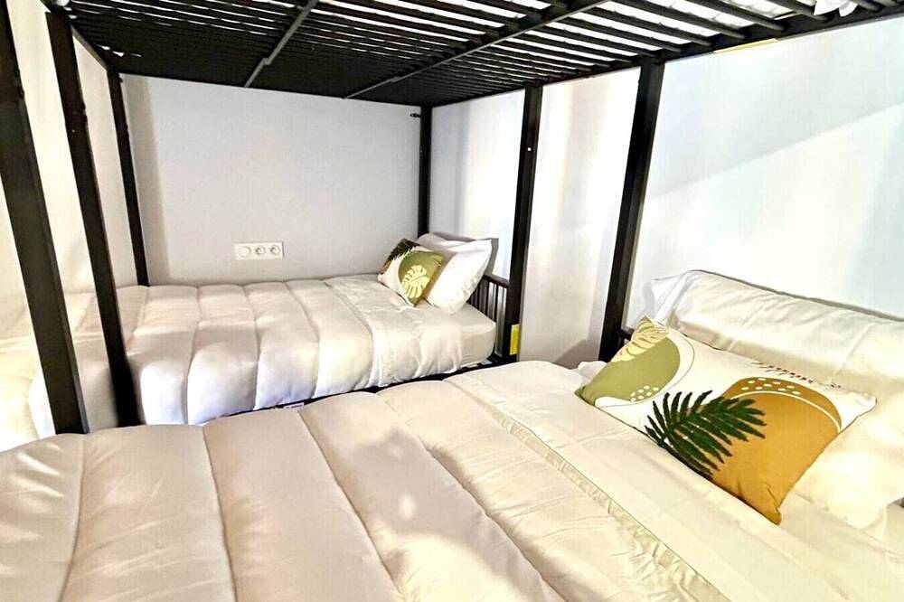 Entire apartment, Cal Querol Err (àtic per 13 persones) in Err, Parc naturel régional des Pyrénées catalanes