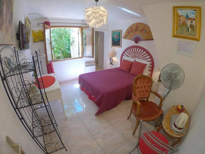 Location de vacances pour 3 personnes, avec piscine et jardin dans Montlegun - 2