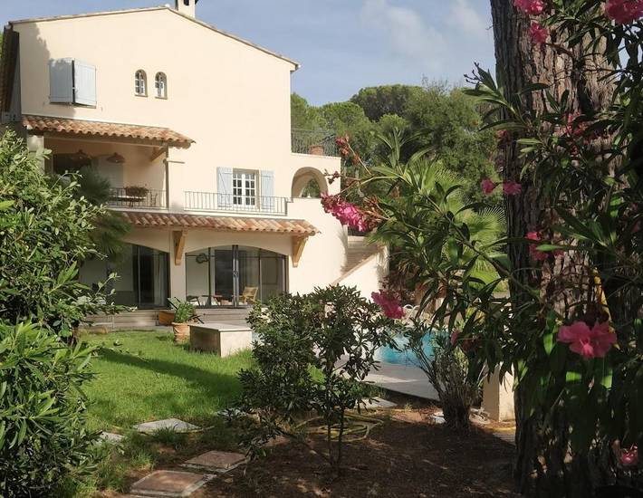 Maison d’hôte pour 2 personnes, avec vue et terrasse ainsi que jardin et piscine à Sainte-Maxime - 3