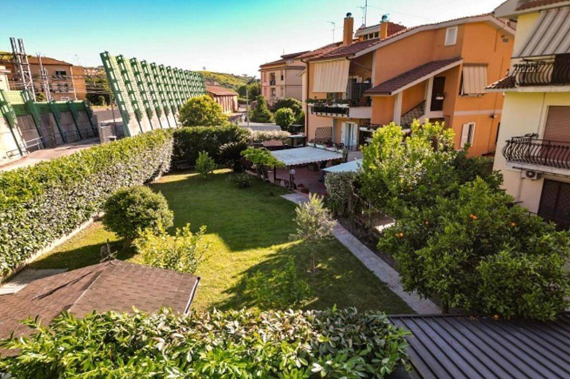 Double Room with Private Bathroom in Monterotondo, Province de Rome