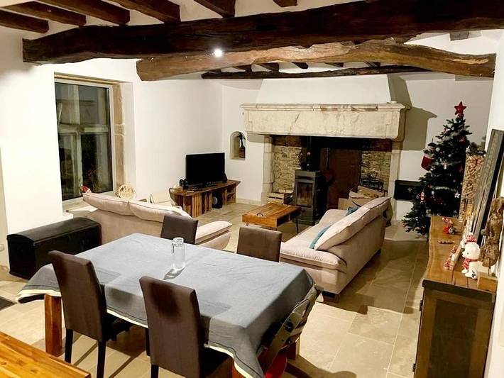 Location de vacances pour 6 personnes, avec vue et jardin à Pouilly-le-Monial - 4
