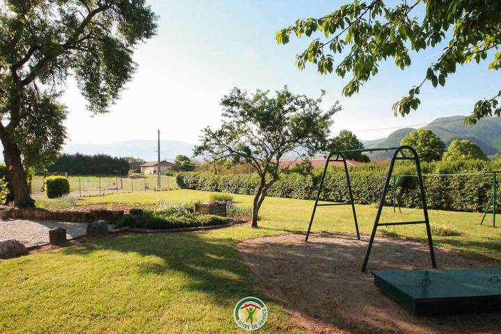 Gîte pour 6 personnes, avec jardin à Saint-Hilaire-du-Rosier - 3