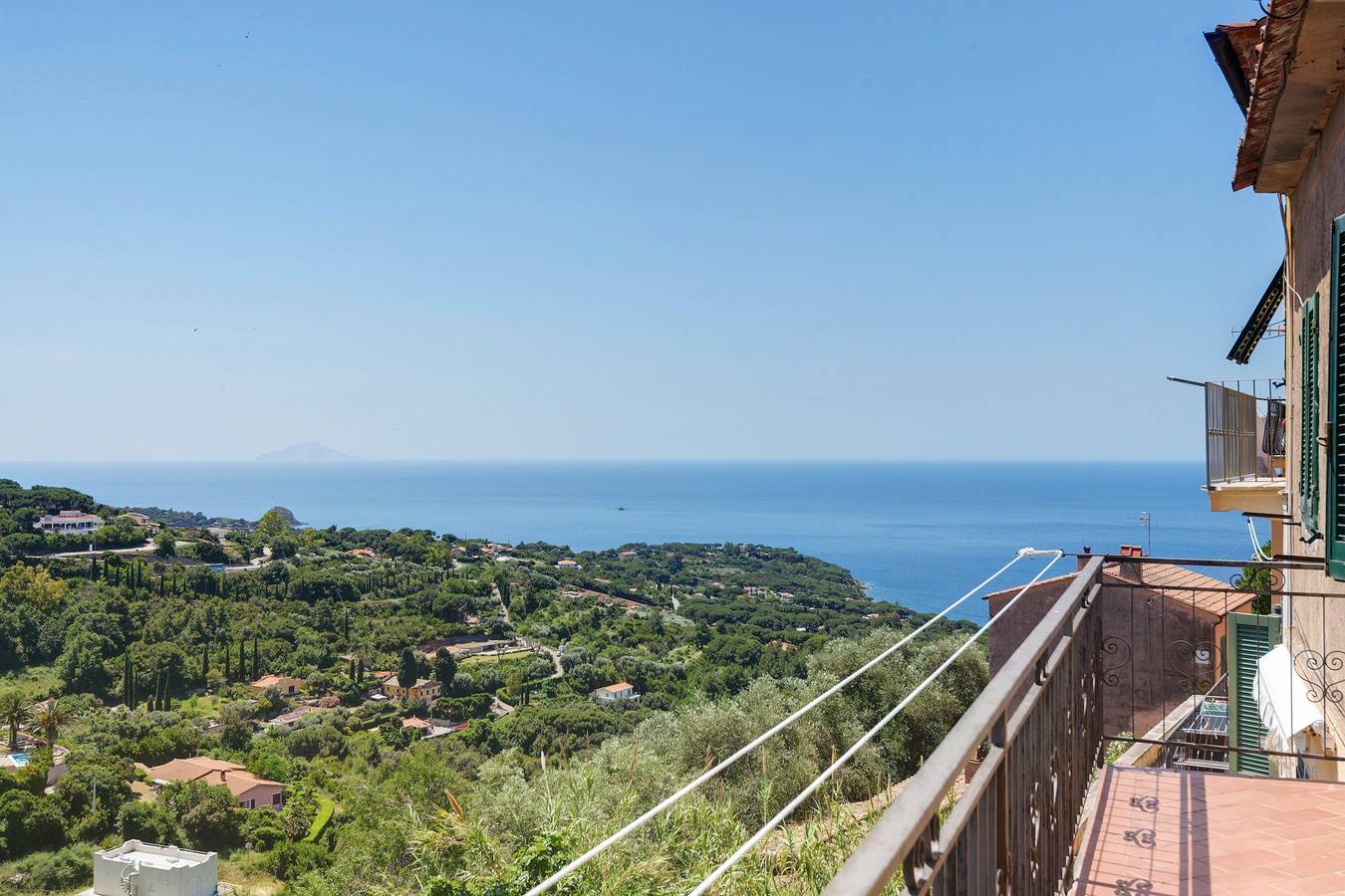 Appartamento intero, Appartamento 'Il Borgo Cavour' con Vista Mare e Aria Condizionata in Capoliveri, Isola d'Elba
