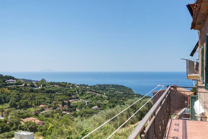 Appartamento intero, Appartamento 'Il Borgo Cavour' con Vista Mare e Aria Condizionata in Capoliveri, Arcipelago Toscano