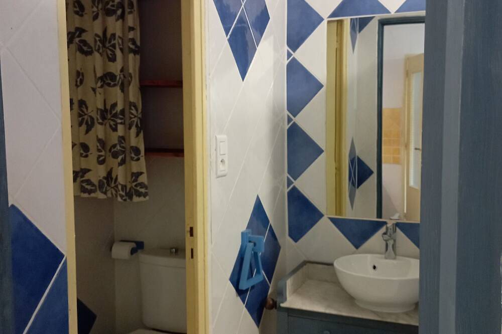 Meublé coquet au 1er étage d'une Maison de caractère in L'Isle-sur-la-Sorgue, Vaucluse