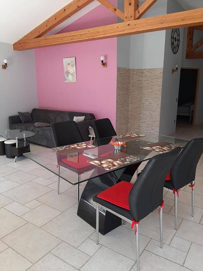 Gîte pour 4 personnes, avec piscine ainsi que jardin et vue, adapté aux familles à Cléon-d'Andran - 3